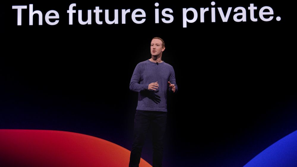 Mark Zuckerberg på scenen under F8-konferansen.