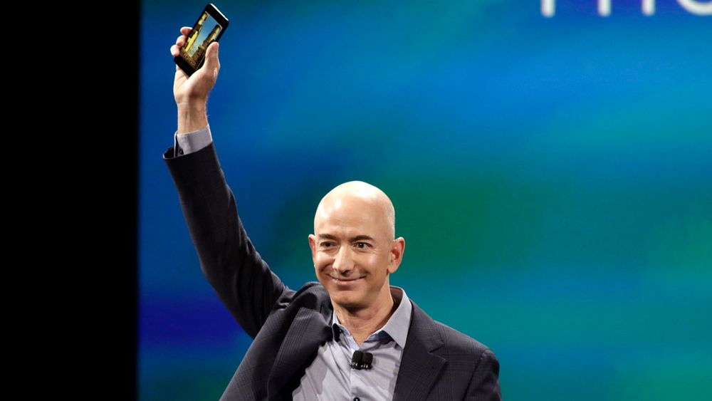 Amazon-sjefen Jeff Bezos vil lage et fartøy som kan lande på månens sørpol innen 2024.