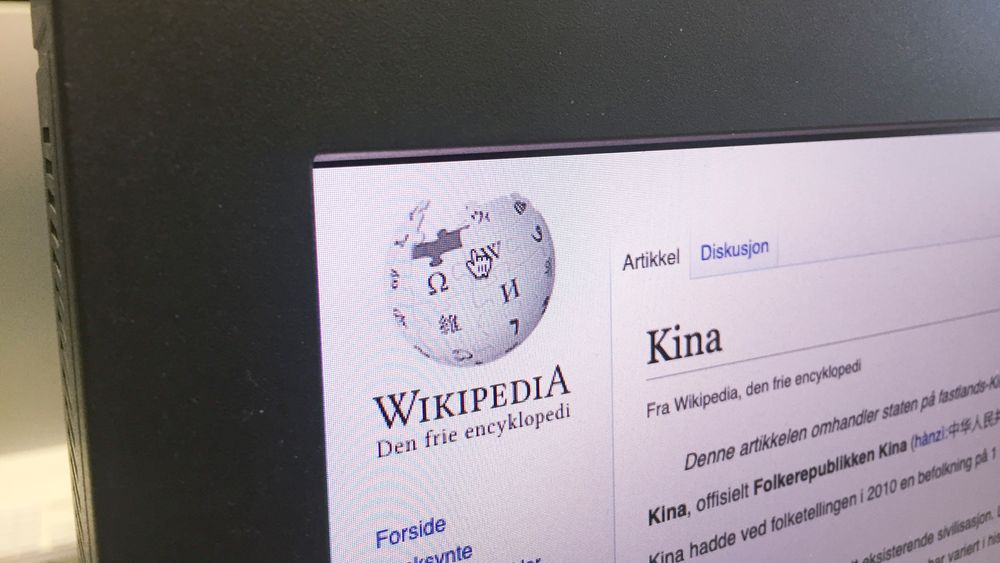 Kina-artikkelen i norsk Wikipedia vises på en PC-skjerm.