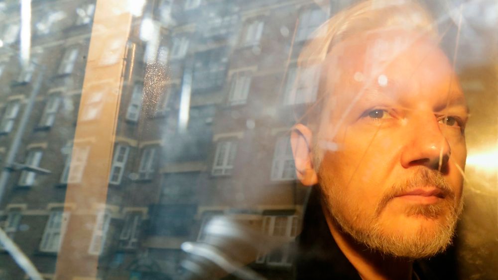 WikiLeaks-grunnlegger Julian Assange sitter i fengsel i London. Sverige vil ha ham utlevert.