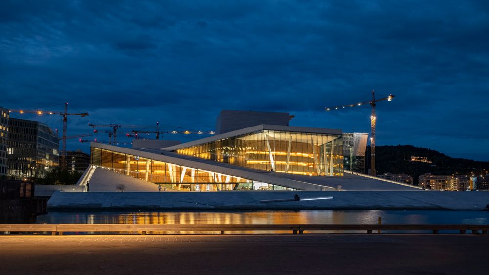 Det er en liten, men betydelig 5 prosents risiko for at hevingen av havnivået kan bli på over 2 meter. I Oslo er operaen ett av byggene som ligger i vannkanten i dag.