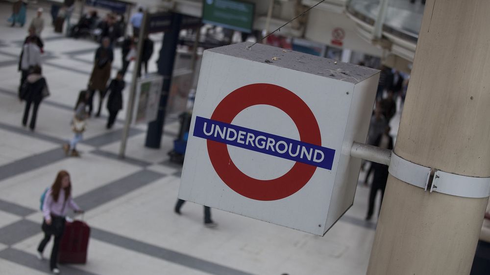 Mer effektive reiser med London Underground er målet når Transport for London i juli begynner å registrere bevegelsene til passasjerenes mobiltelefoner. Bildet er fra Liverpool Street-stasjonen i London og ble tatt i 2012.