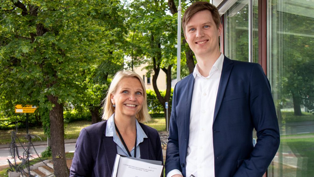 Boligbyggs administrerende direktør Marit Jakobsen Leganger og daglig leder i WK Entreprenør, Erlend Wegger.