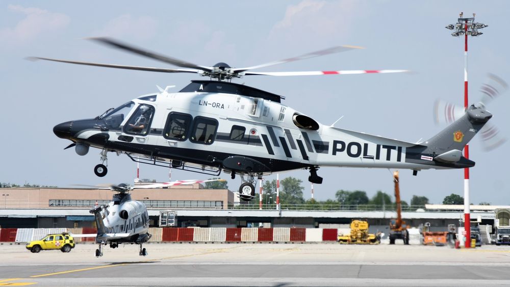 To av Politiets nye AW169-helikoptre på Malpensa lufthavn nordvest for Milano tirsdag.