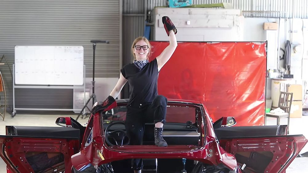 Simone Giertz, bygd en splitter ny Tesla Model 3 om til en kjøreklar pickup-truck ved navn Truckla.