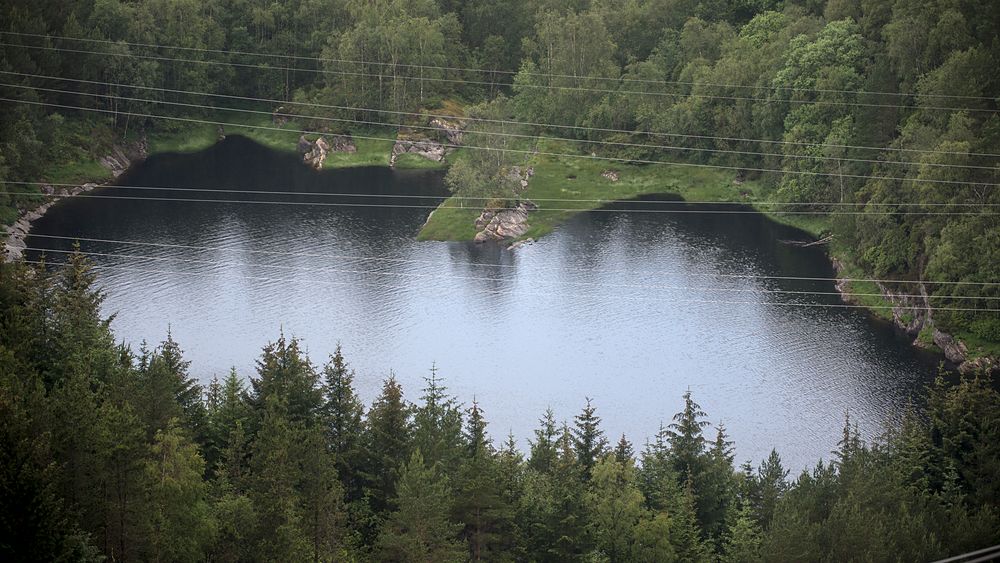 De nye prøvene styrker teorien om at høydebassenget i Kleppe vannverk er forurenset gjennom sprekker i fjellet.