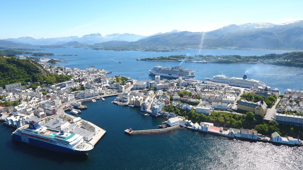 Bergensselskapet Plug AS får 26 millioner kroner for å bygge landstrømanlegg ved to cruisekaier i Ålesund.