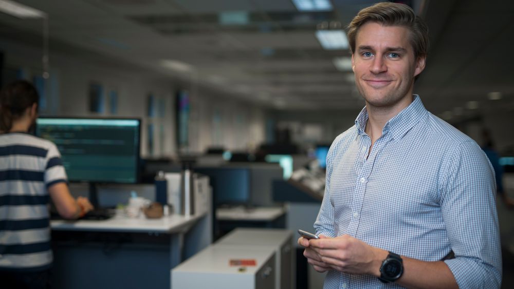 Informasjonssjef Kristian Fredheim i Telia sier HD-tale mellom mobiloperatørene vil være på plass "litt seinere i høst".