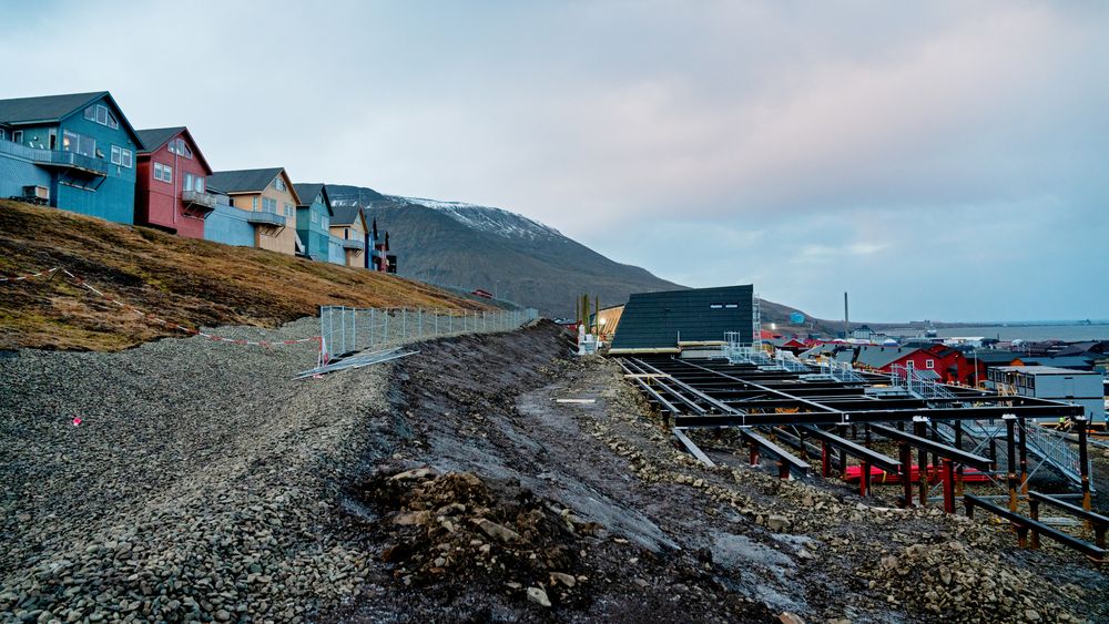 Det har gått flere ras i Longyearbyen de siste årene. Nå har 60 nye boliger blitt oppført.