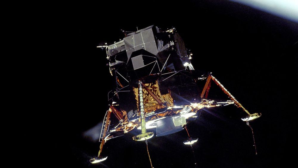 19. juli 1969 gikk Apollo 11s landingsfartøy inn i bane rundt månen.