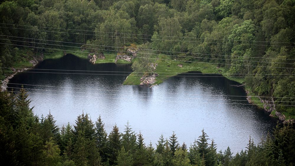 Både Bergen kommune, Mattilsynet og Askøy kommune har tatt prøver for å se om det nå er trygt å drikke vannet fra Kleppe vannverk. Foto: Marit Hommedal / NTB scanpix