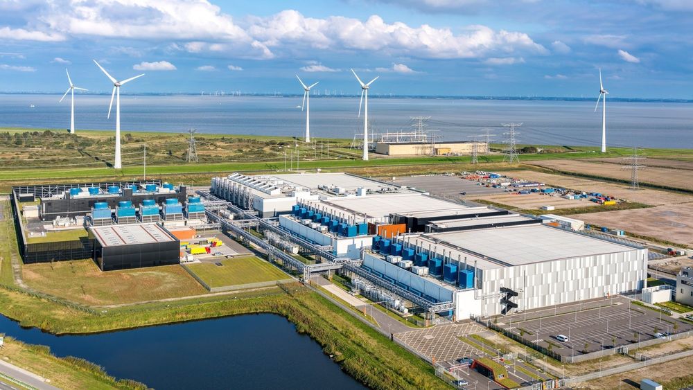 Googles datasenter i Eemshaven i Nederland åpnet i 2016 og kostet 600 millioner euro – nesten 6 mrd. kroner – å bygge.