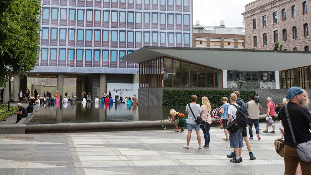 22. juli-senteret ved foten av Høyblokka i regjeringskvartalet i Oslo åpnet for publikum i 2015.