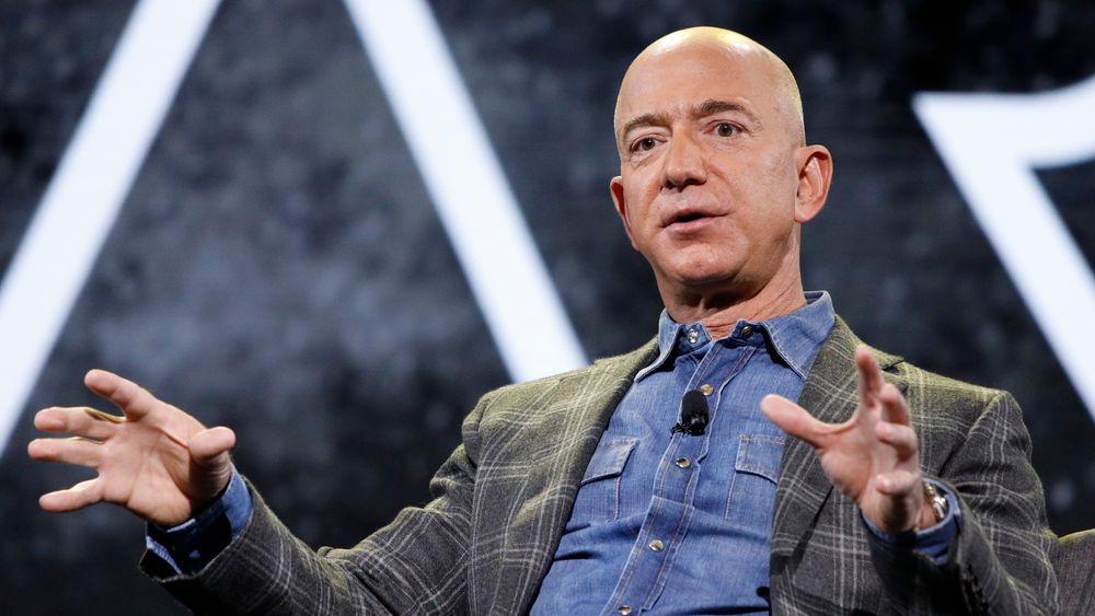 Amazons toppsjef Jeff Bezos er verdens rikeste, ifølge Forbes.