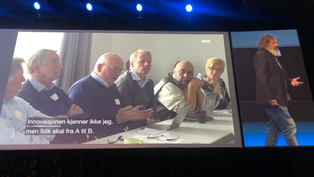 Under Nordic Edge Expo 2019 i Stavanger snakket Torgeir Waterhouse fra scenen. Skjermbildet fra NRK handler om taxinæringens motstand mot Uber.