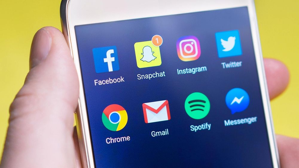 Google og Facebook er blant selskapene som har fått kritikk for å bruke manipulativt design på sine apper og nettsider.