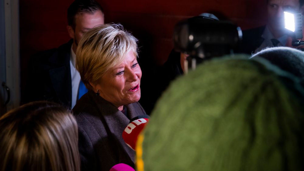 Finansminister Siv Jensen (Frp) møter pressen ved huset sitt mandag morgen før fremleggelsen av regjeringens forslag til statsbudsjett for 2020 i Stortinget.