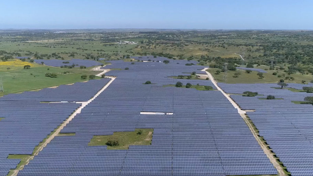Hellas skal tredoble andelen solenergi på ti år. Her fra et stort solkraftverk i Portugal.