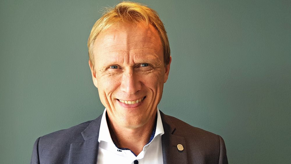 Konsernsjef Rolf Barmen presenterte første gang mobilsatsingen fra Fjordkraft i april 2017. Opprinnelig var målet å få 200.000 kunder innen 2020, men dette har senere blitt moderert.