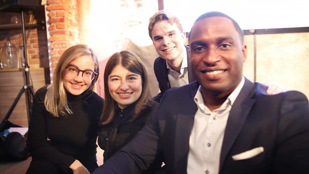Olga Mozhayskaya, Marinés Fonseca, Anders Falsen Habostad og Jarrod Anthony Carmichael jobbet fram ideen sammen med Equinor. Malgorzata Lisowska, Gilbert Kofi Adarkwah og Jon Medved var ikke til stede.