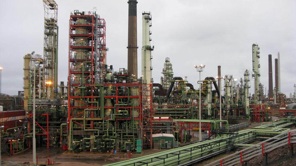 Et av selskapets oljeraffinerier i den sørfinske byen Borgå. Bildet er tatt i 2015, da anlegget hadde en årlig kapasitet på rundt 13,5 millioner tonn.