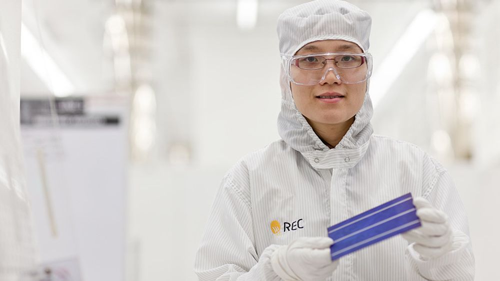 REC starter produksjon av supereffektive solceller i Singapor.