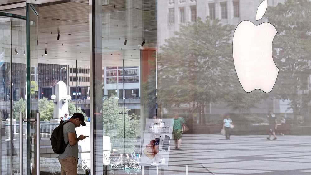Nesten 20 prosent av Apples inntekter kommer nå fra tjenester. Iphone-omsetningen falt ni prosent.