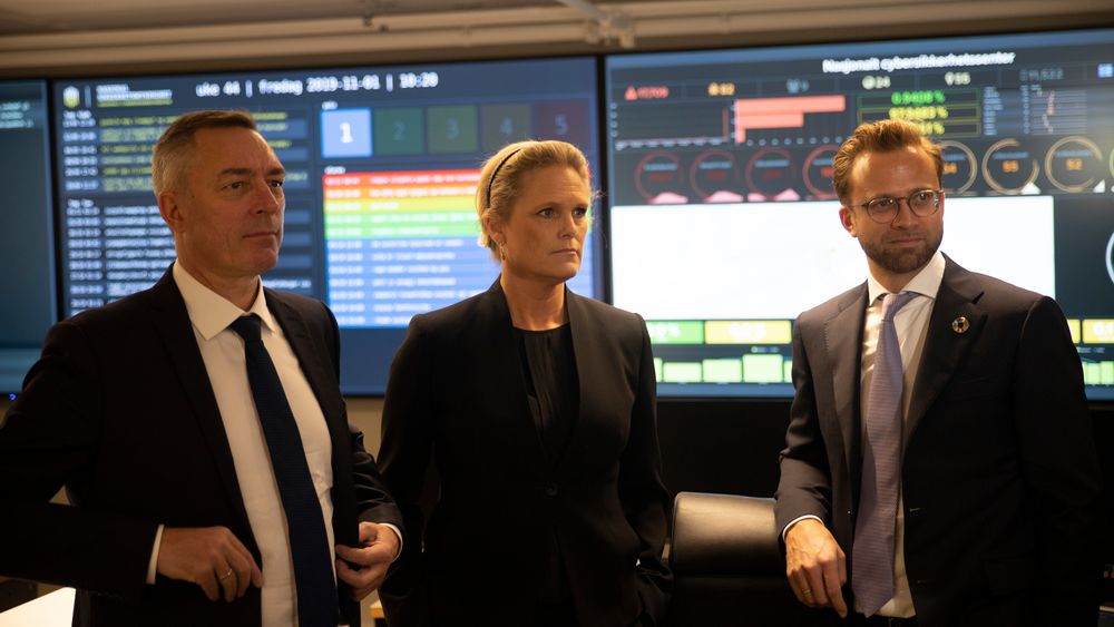 Regjeringen var godt representert med tre statsråder da Nasjonalt cybersikkerhetssenter (NCSC) ble åpnet i dag. Fra v. forsvarsminister Frank Bakke-Jensen, samfunnsikkerhetsminister Ingvil Smines Tybring-Gjedde og digitaliseringsminister Nikolai Astrup.