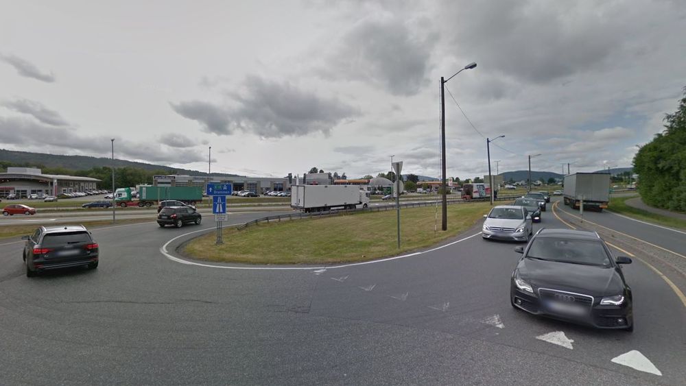 Her kommer E134 inn på E18 i dag. Nå skal Norconsult lage kommunedelplan for området der krysset skal ligge i fremtiden.