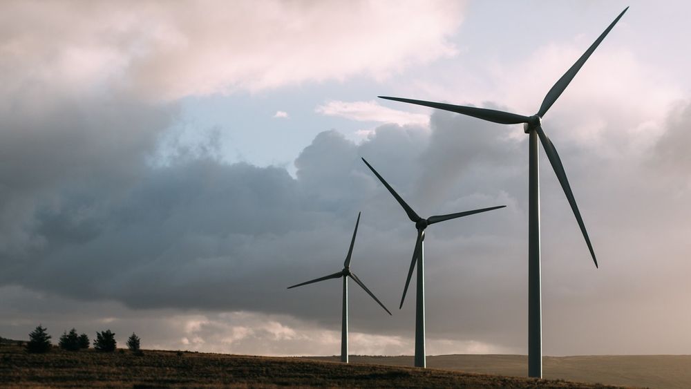 Danske myndigheter vil redusere motstanden mot vindmøller gjennom en rekke avhjelpende tiltak, etter at flere prosjekter er stoppet av lokal motstand de siste årene.