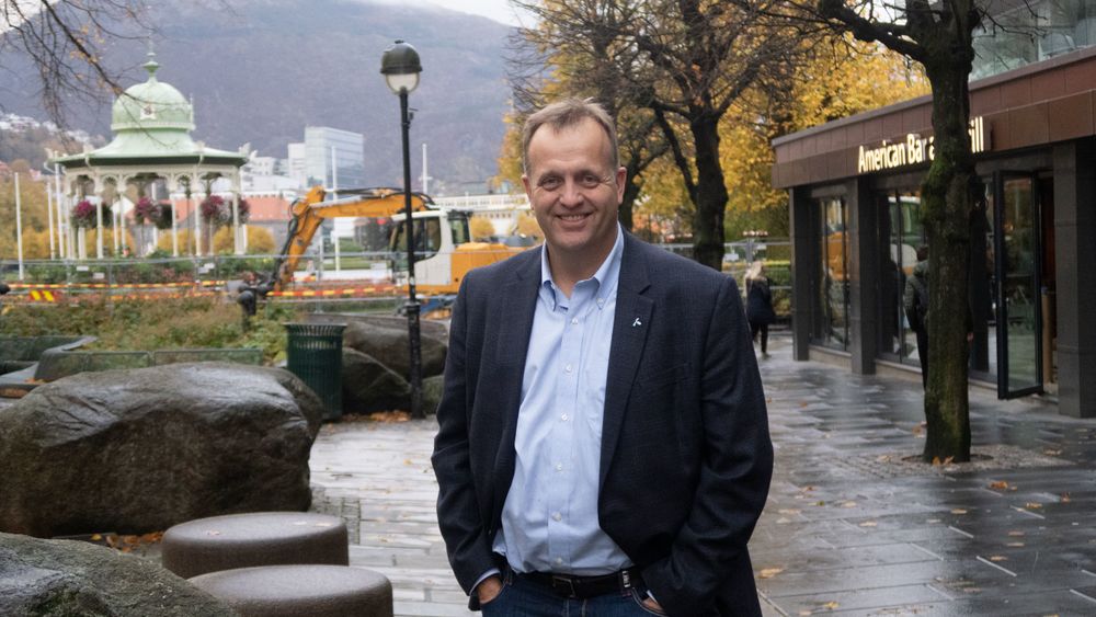 Moderniseringsdirektør Arne Q. Christensen i Telenor har besøkt de fleste kommuner for å snakke om utfasing av kobbernettet. Her fotografert i Bergen.