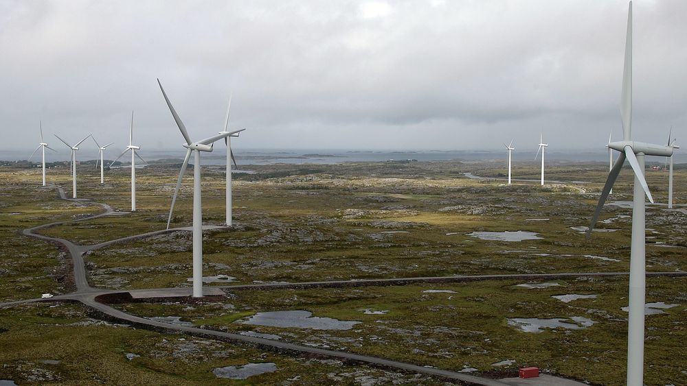Alle som har fått tillatelse til å bygge ut vindkraft i Norge har det travelt. NVE gir ingen utsettelser dersom kraftverket ikke er i drift innen utgangen av 2021. Bildet er fra vindparken på Smøla.