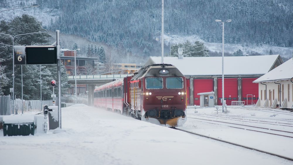 Siden Nordlandsbanen ikke er elektrifisert har Bane Nor tidligere satt opp markører for å måle bevegelser i sporet. Det slipper de med den nye satellittmålingen. 