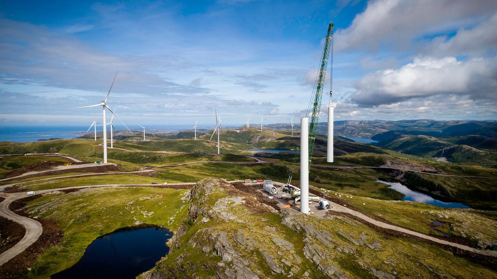 Fosen vindpark blir Norges desidert største. Regner man sammen all vindkraft som er bygget ut og besluttet bygget, kommer 40 prosent av norsk vindkraft i samme nettområde (NO3) i Midt-Norge. 