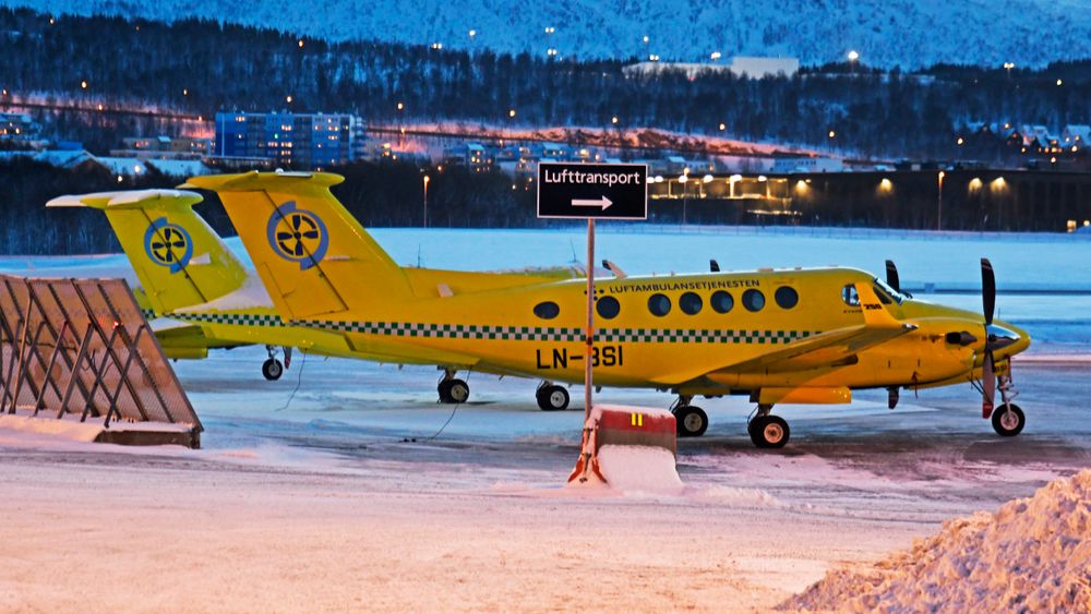 De nye ambulanseflyene, Beech B200GT Super King Air, utenfor hangaren til Babcock i Tromsø. 