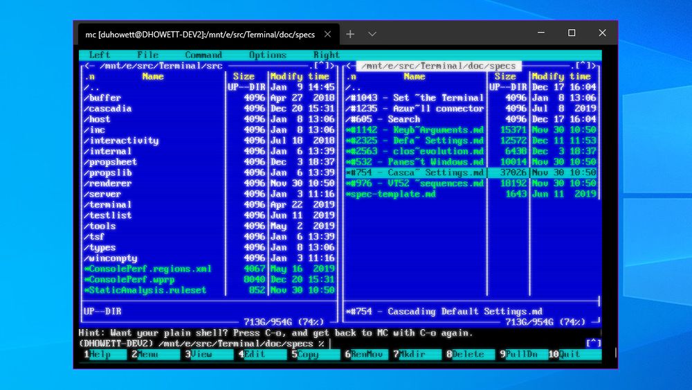 Windows Terminal v.0.8 inkluderer CRT-effekter. Bildet viser dette mens filbehandleren Midnight Commander kjøres.