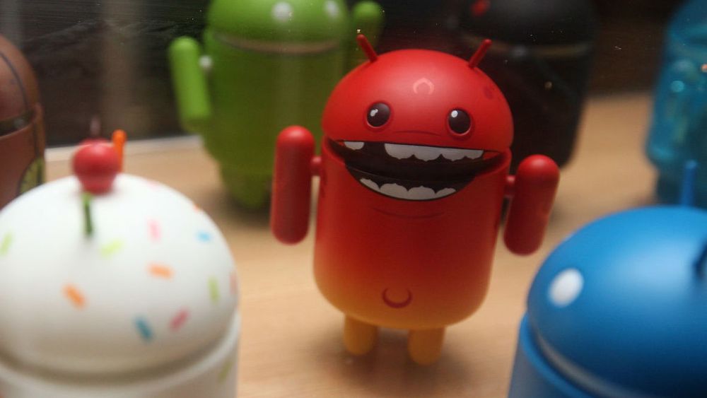 Forhåndsinstallerte apper på Android-mobiler er ofte helt utenfor både brukernes og Googles kontroll. Det bekymrer forbrukerorganisasjoner over hele verden.