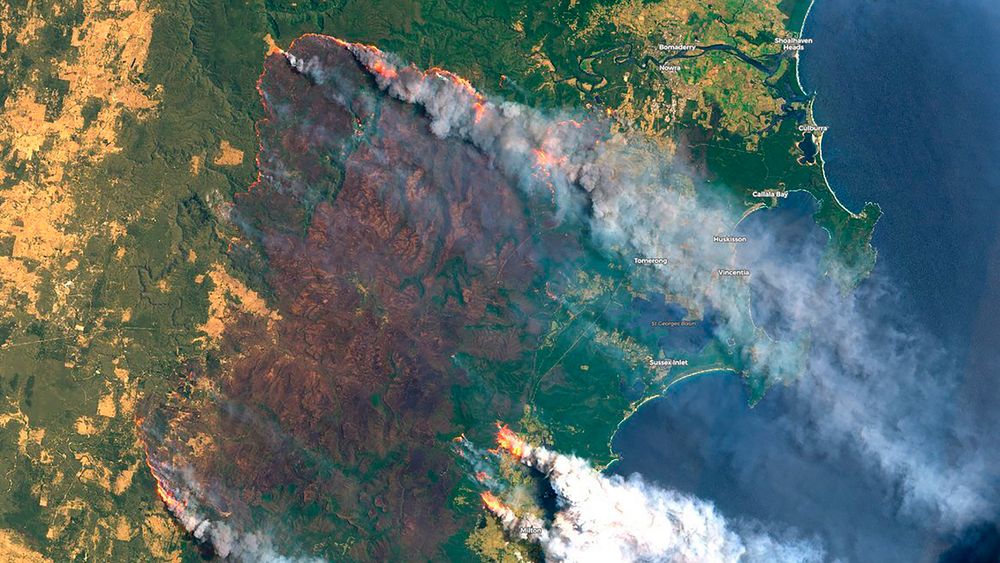 Dette bildet fra Copernicus Satellite Imagery viser brannen på Clyde Mountain, 20 mil utenfor Sydney, Australia.