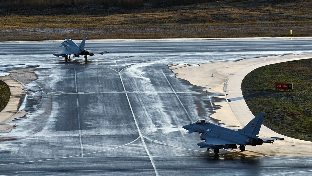 To britiske Eurofighter Typhoon landet torsdag på Pirkkala der de skal testes ei uke under finske forhold. Dette er de første av til sammen fem kandidater som skal gjennomgå samme testing i Finland.