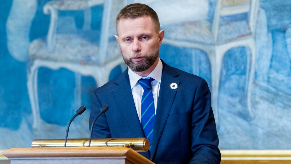 Helseminister Bent Høie (H) redegjorde onsdag for Stortinget om situasjonen i luftambulansetjenesten.