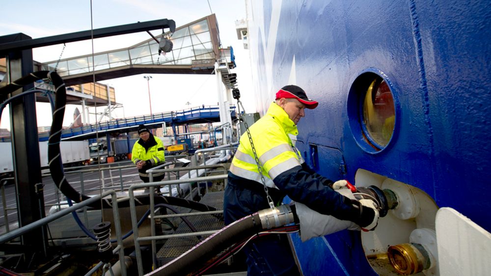 Den svenske bil -og passasjerferga «Stena Danica» kobles på fjernvarme ved havna i Göteborg. Flere aktører jobber for å få til det samme ved havner i Norge. I Bodø ser de på fjernvarme til havna i forbindelse et større byutviklingsprosjekt.