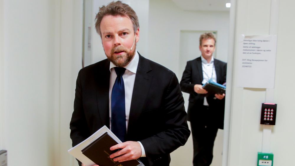 Næringsminister Torbjørn Røe Isaksen (H) har gitt Konkurransetilsynet beskjed om å prioritere å etterforskere digitale selskap.