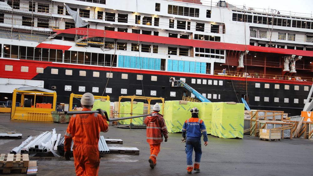 Hurtigruten har fått overlevert begge sine ekspedisjonsskip og vil nå ut av Kleven Verft. Nye oppdrag sørger for at nedbemanningen er stanset.
