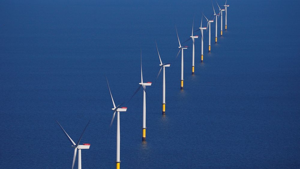 Om tyskerne skal lykkes med sine planer må de øke utbyggingen av havvind dramatisk. Planene er ambisiøse, men møter kritikk for å mangle bindende vedtak og finansiering. Bildet er fra et anlegg drevet av danske Ørsted utenfor kysten av Storbritannia.