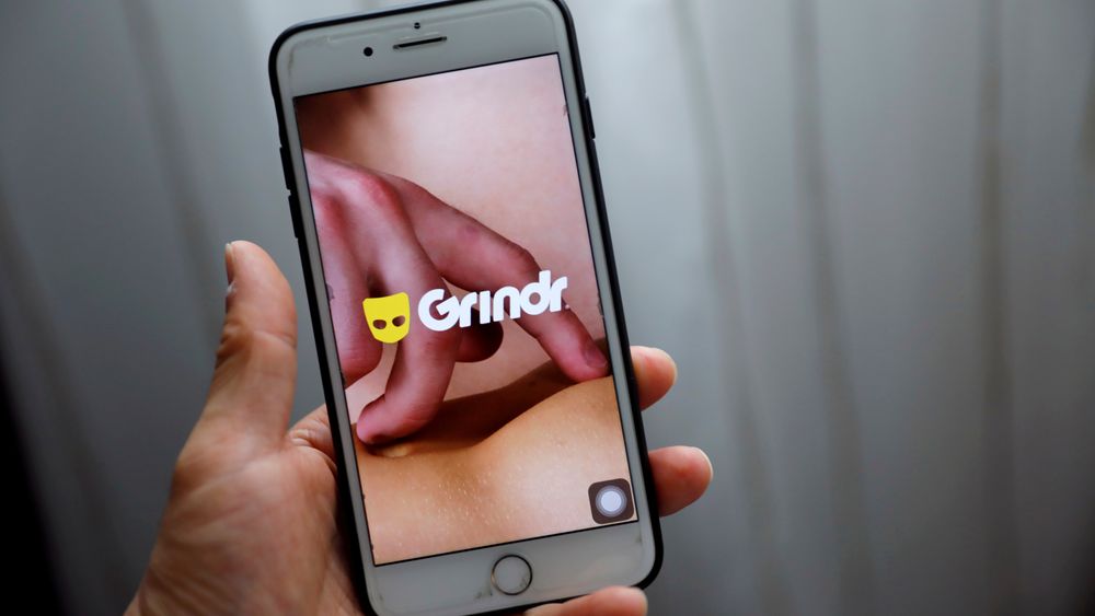 Grindr, en sjekkeapp for homofile, er en av appene som skal ha delt sensitive persondata med tredjeparter. Forbrukerrådet har klaget appen og fem tilknyttede selskaper til Datatilsynet. 