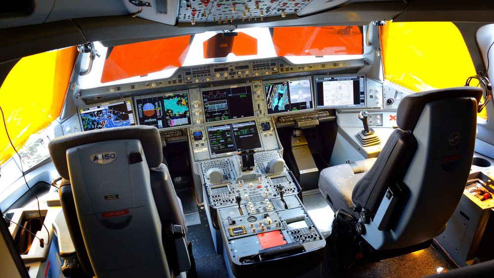 Cockpiten i et Airbus A350 utstilt på Singapore airshow i 2016.