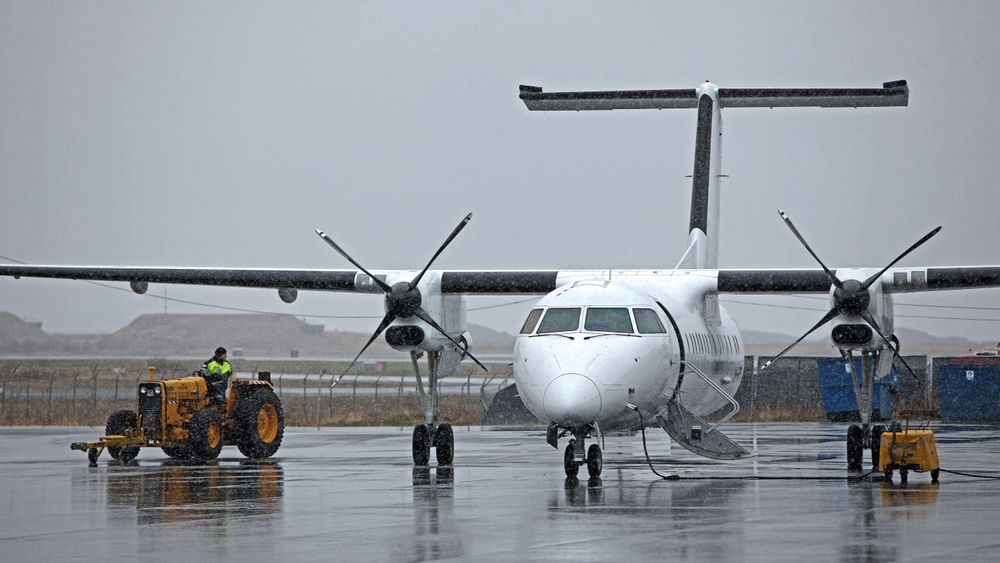 Widerøe Dash 8-100-fly på Bodø lufthavn