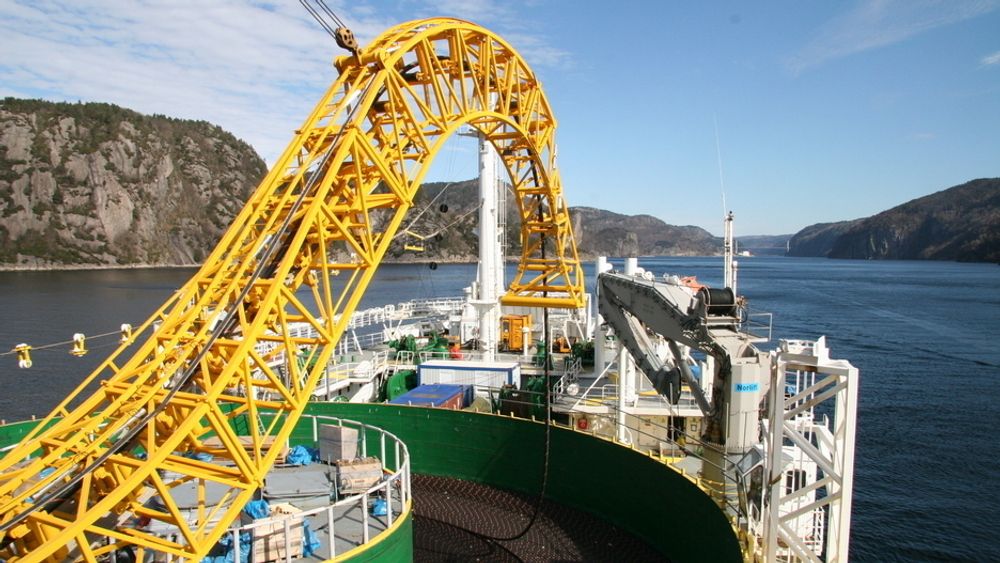 Kabelen mellom Norge og Nederland, NorNed, er verdens lengste undersjøiske kraftkabel. Snart skal regjeringen avgjøre om Norge også skal bygge en kabel til Skottland.