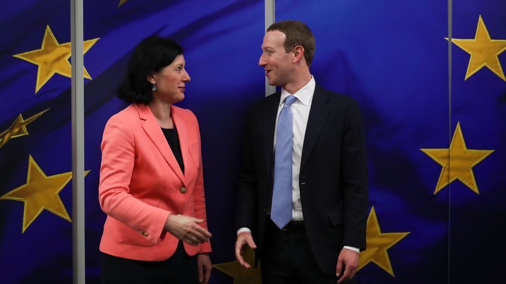 Vera Jourova var en av tre EU-kommissærer og visepresidenter som hadde møter med Facebook-sjef Mark Zuckerberg i Brussel mandag. 