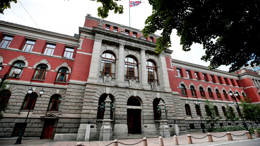 Høyesterett har avvist Telenors anke i en mangeårig stid om prisdiskriminering mot Telia og staten. Bildet viser høyesterettsbygningen i Oslo sentrum.